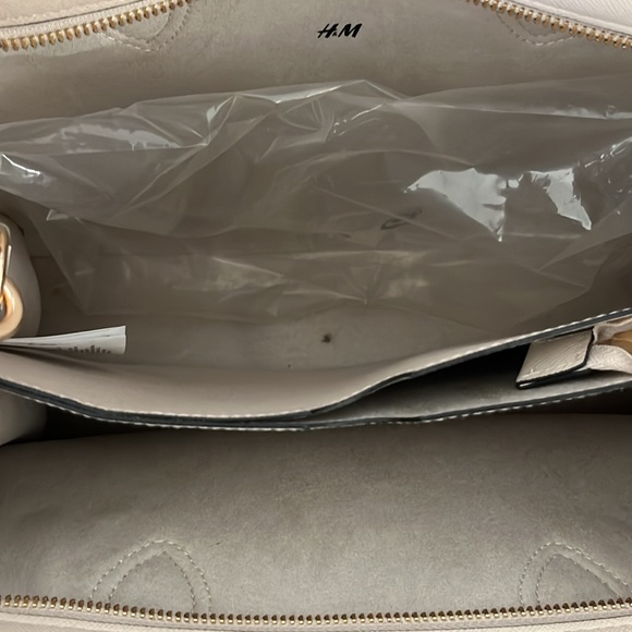 H&M Elegant Cream Handbag tote - Picture 3 of 6